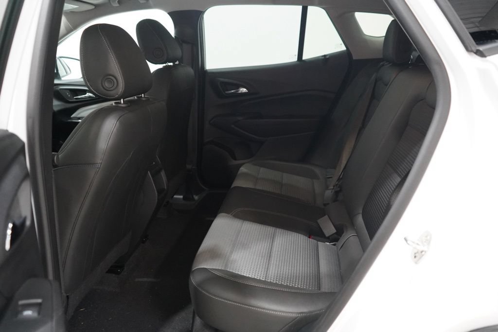 Used 2025 Chevrolet Trax LT FWD image 30