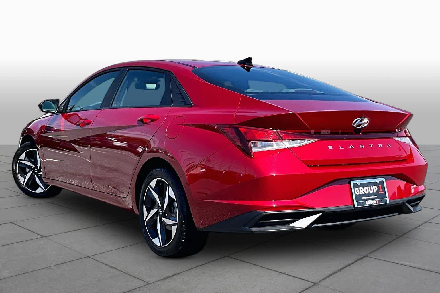 Used 2023 Hyundai Elantra SEL w/ Convenience Package FWD image 11