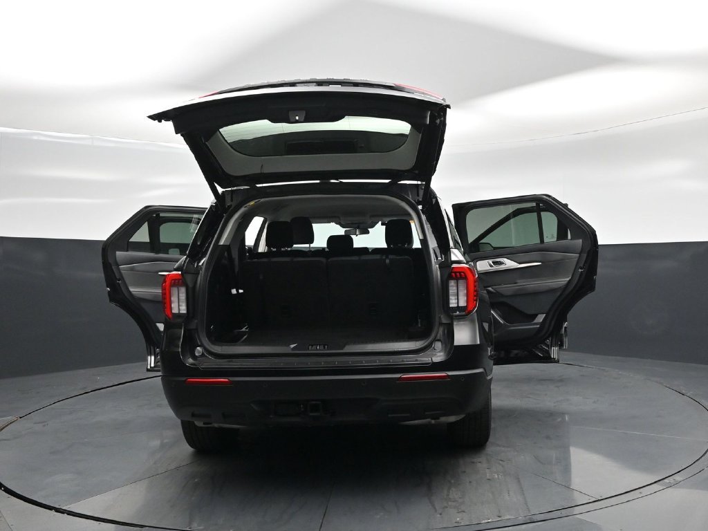Used 2025 Ford Explorer Active AWD/4WD image 36