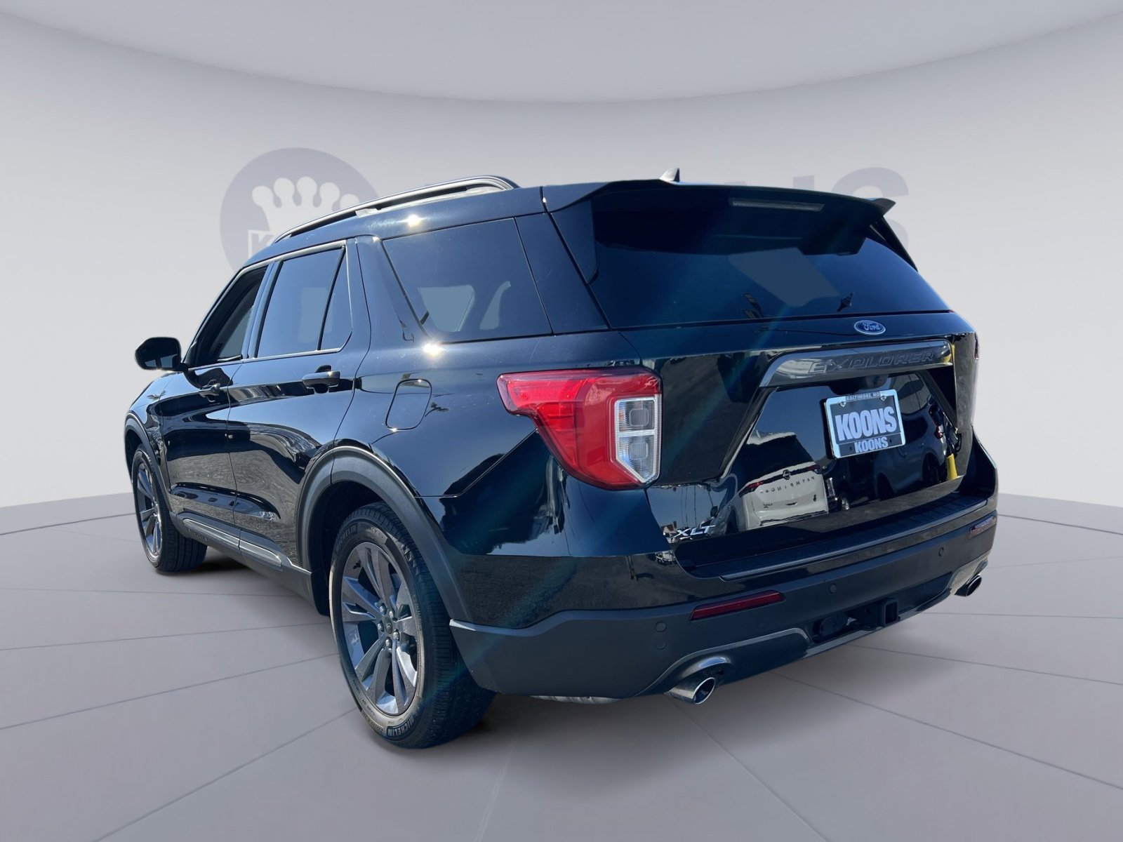 Used 2024 Ford Explorer XLT w/ Equipment Group 202A image 4