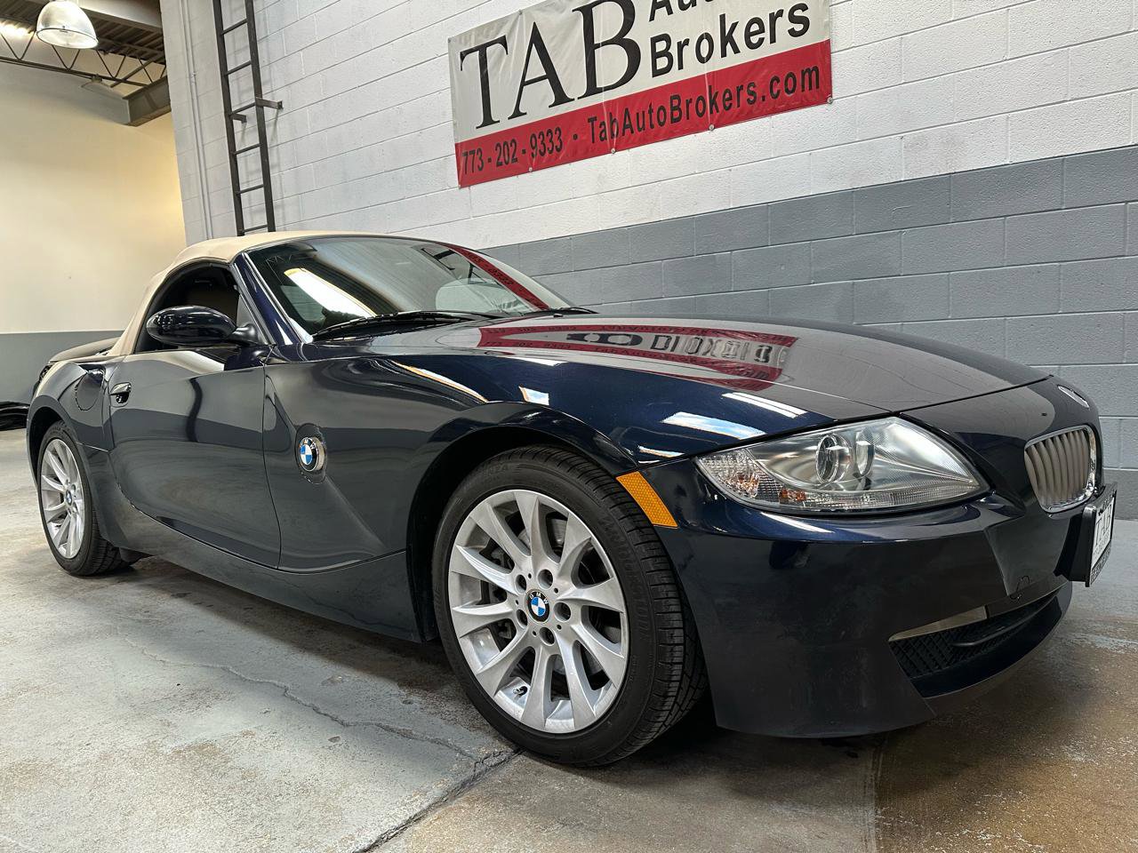 Used 2006 BMW Z4 3.0si image 8