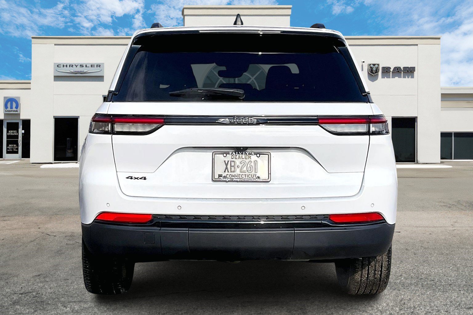 Certified 2023 Jeep Grand Cherokee Altitude image 4