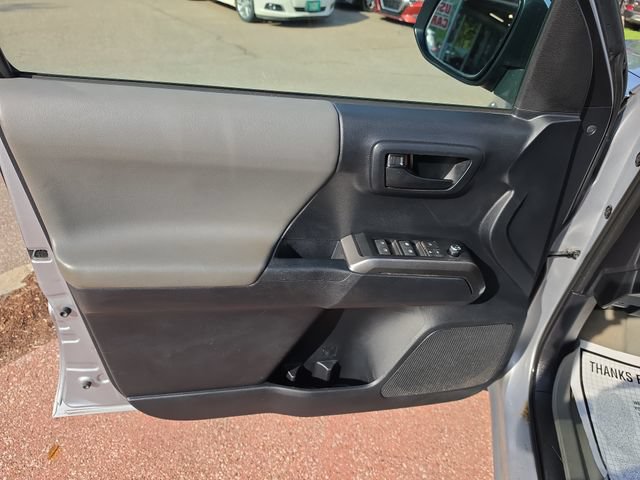 Used 2018 Toyota Tacoma SR5 AWD/4WD image 10