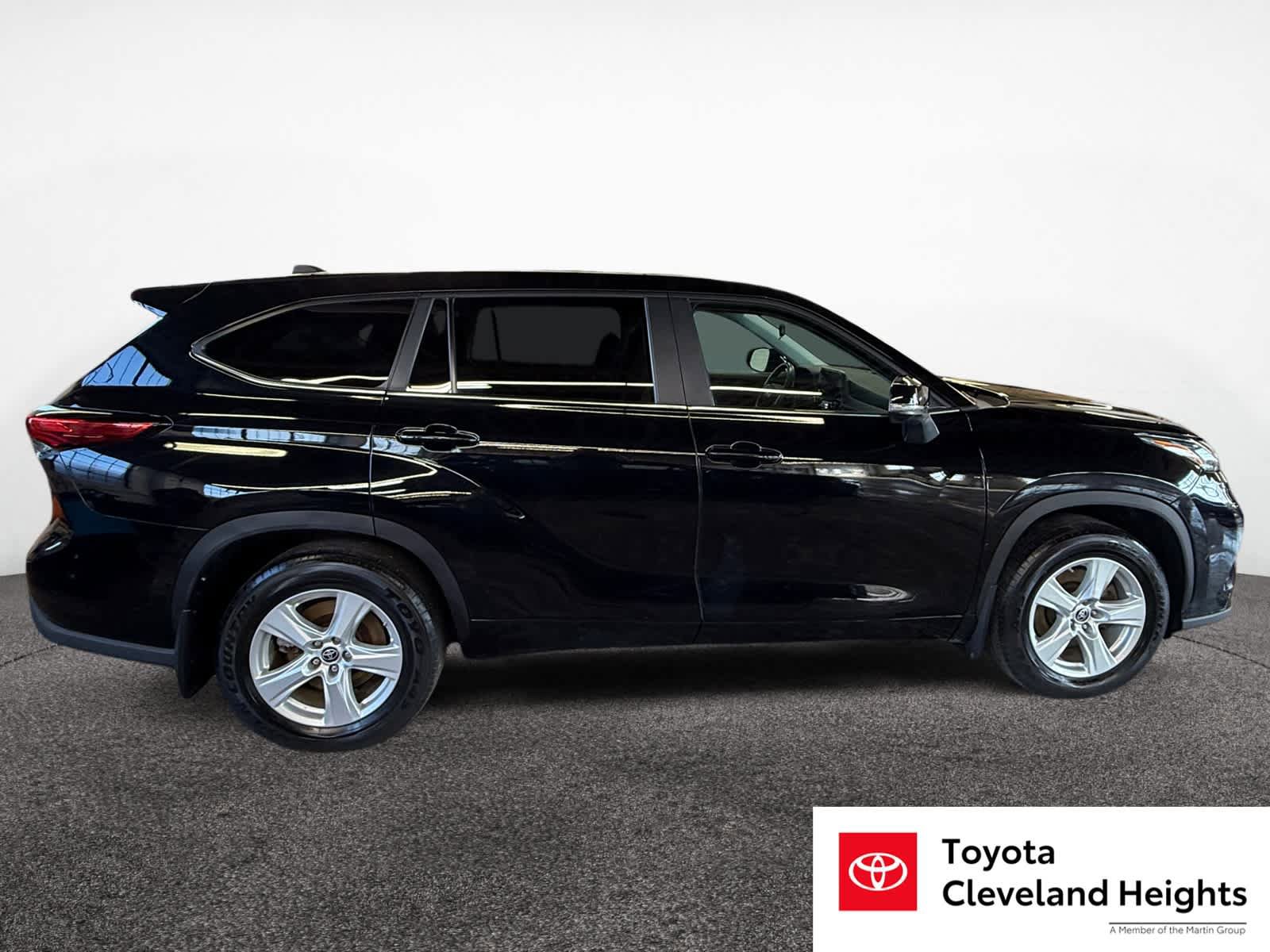 Used 2023 Toyota Highlander LE AWD/4WD image 6