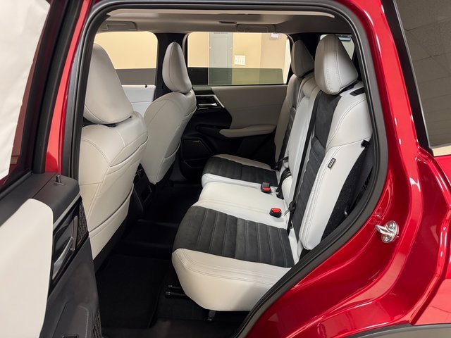 New 2025 Mitsubishi Outlander SE image 22