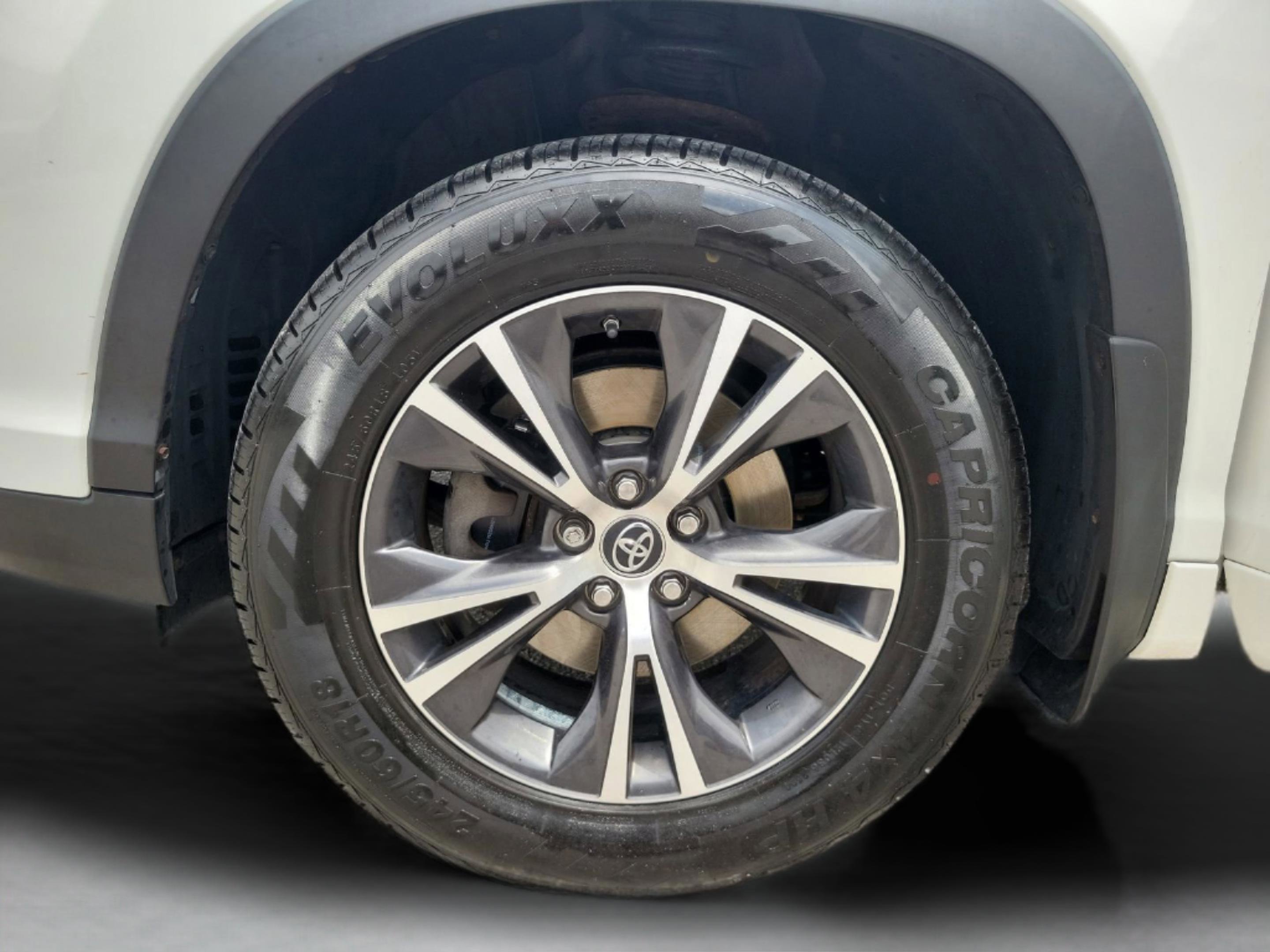 Used 2018 Toyota Highlander Plus AWD/4WD image 30