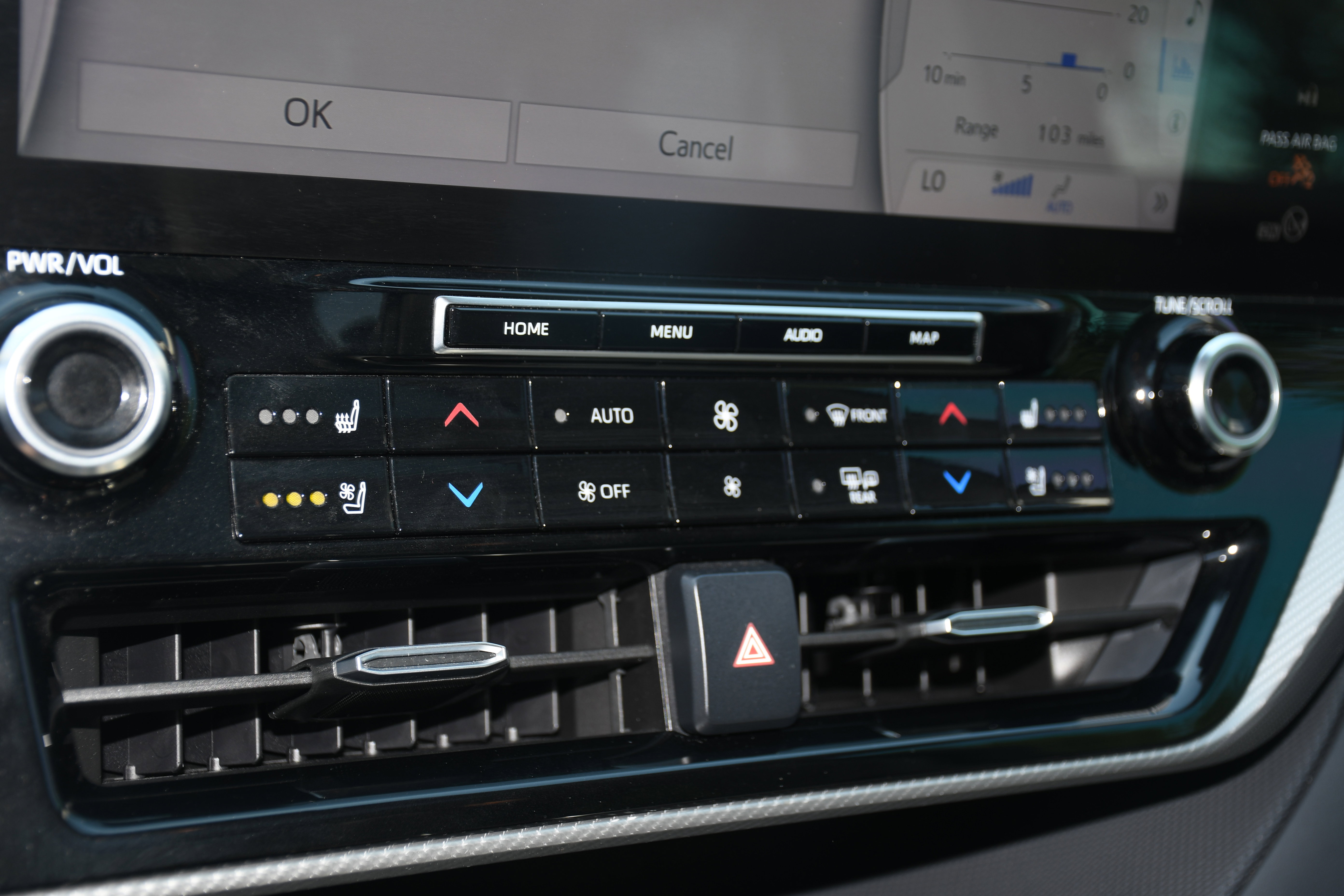 Certified 2020 Toyota Highlander Platinum AWD/4WD image 16