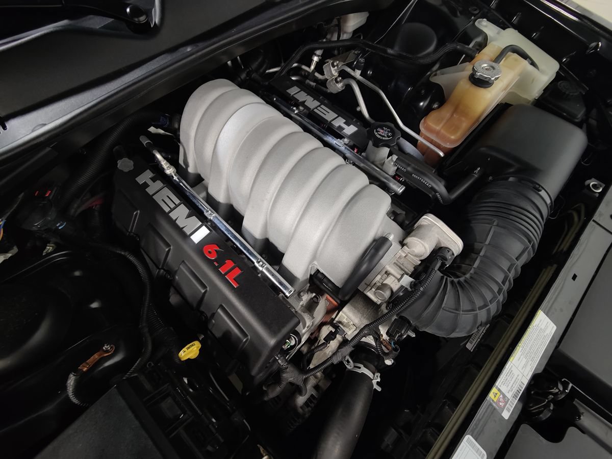 Used 2009 Dodge Challenger SRT8 w/ SRT Option Group II RWD image 5
