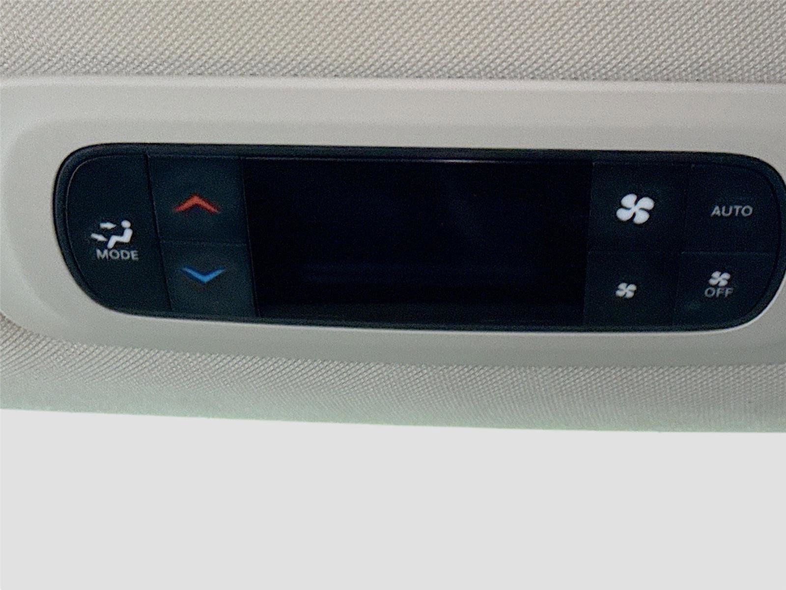 Used 2023 Chrysler Pacifica Touring-L image 17