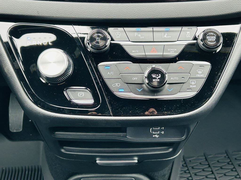 New 2026 Chrysler Voyager LX FWD image 24