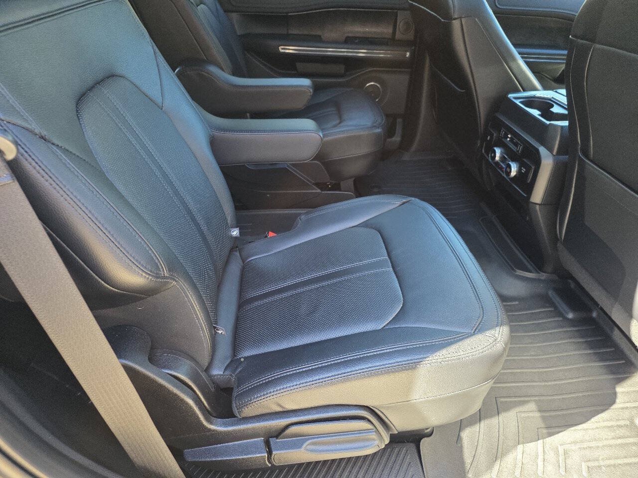 Used 2019 Ford Expedition Limited w/ Equipment Group 302A RWD image 17