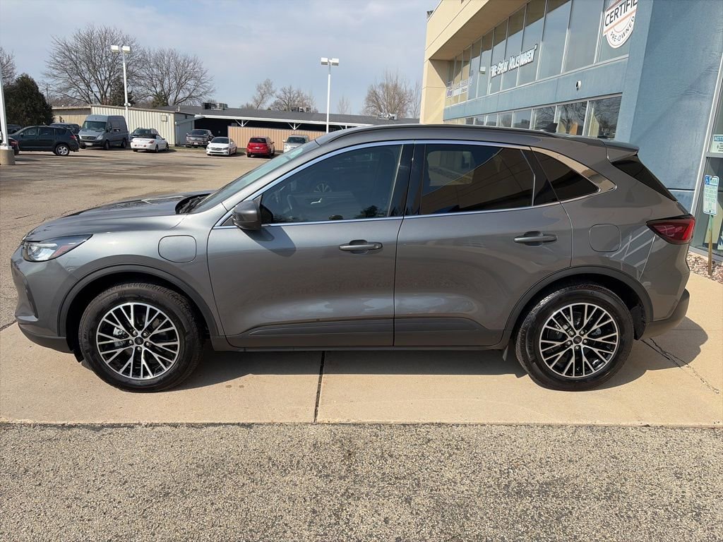 Used 2025 Ford Escape SE image 5