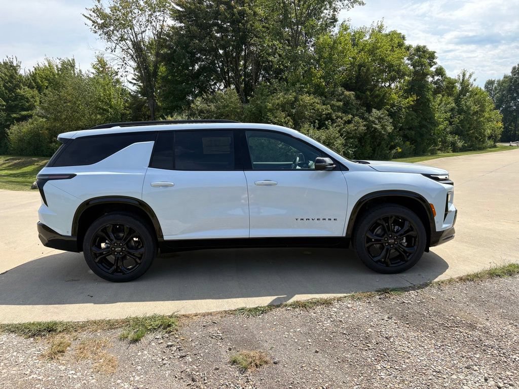 New 2027 Chevrolet Traverse RS w/ LPO, Floor Liner Package AWD/4WD image 10