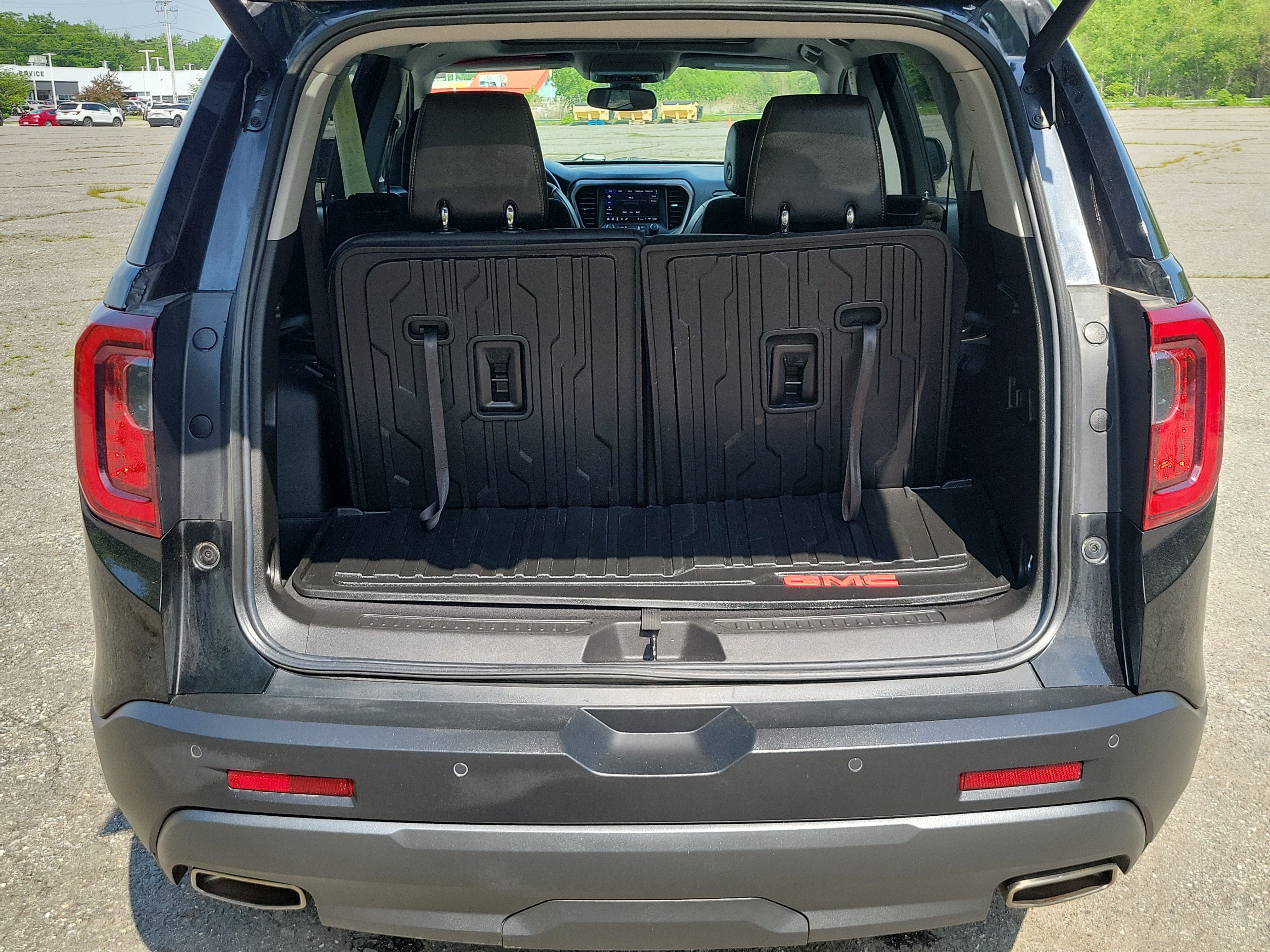 Used 2022 GMC Acadia AT4 w/ Technology Package AWD/4WD image 18