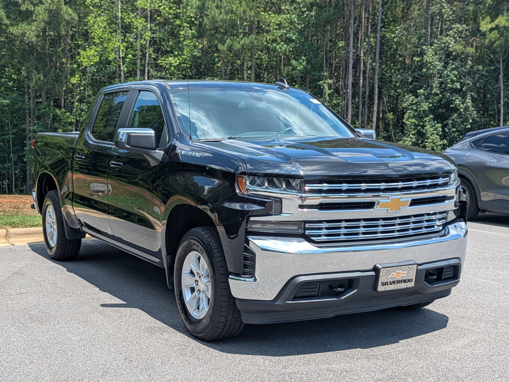 Used 2019 Chevrolet Silverado 1500 LT w/ All-Star Edition AWD/4WD image 2