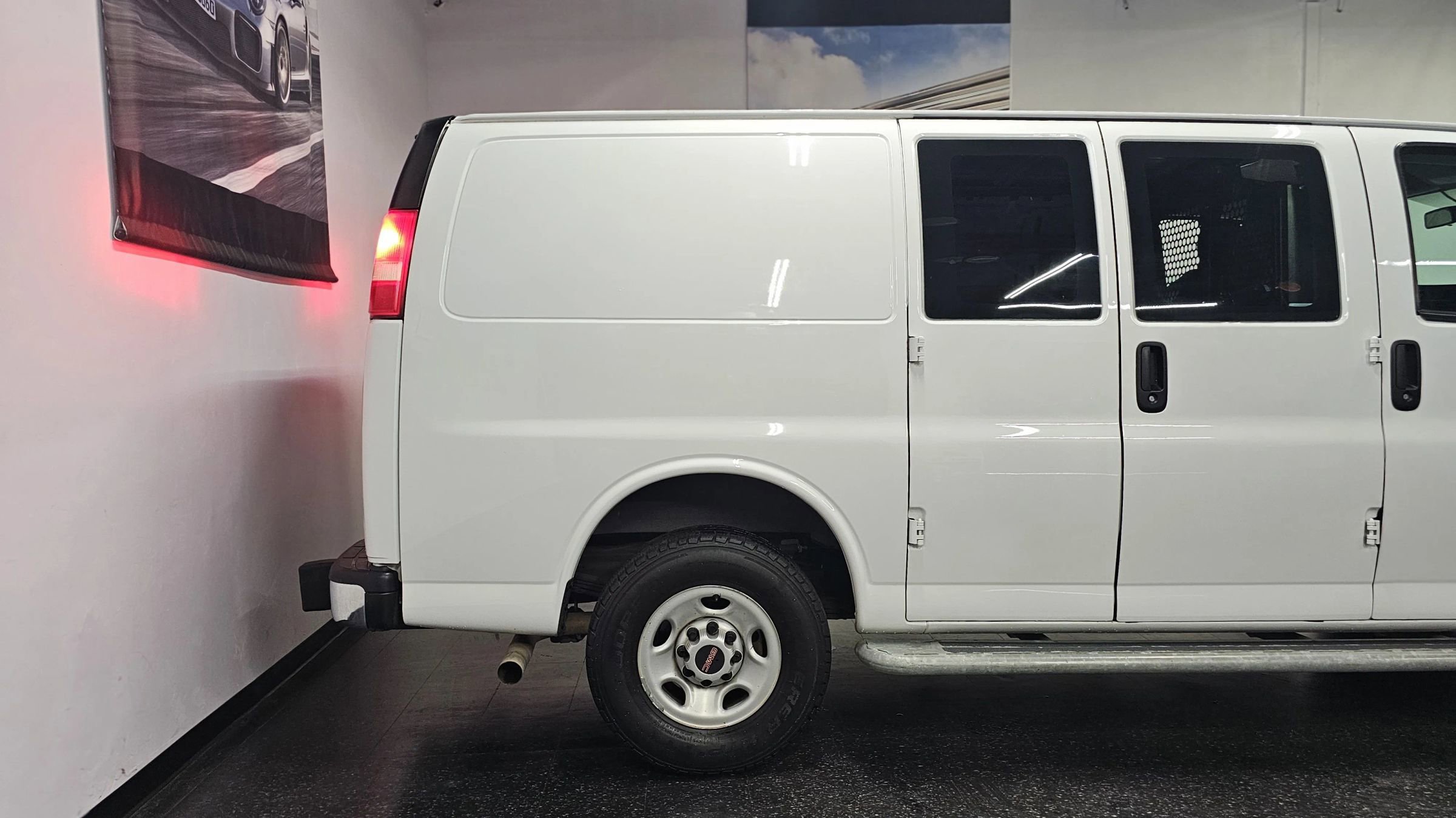 Used 2019 GMC Savana 2500 w/ Driver Convenience Package RWD image 11