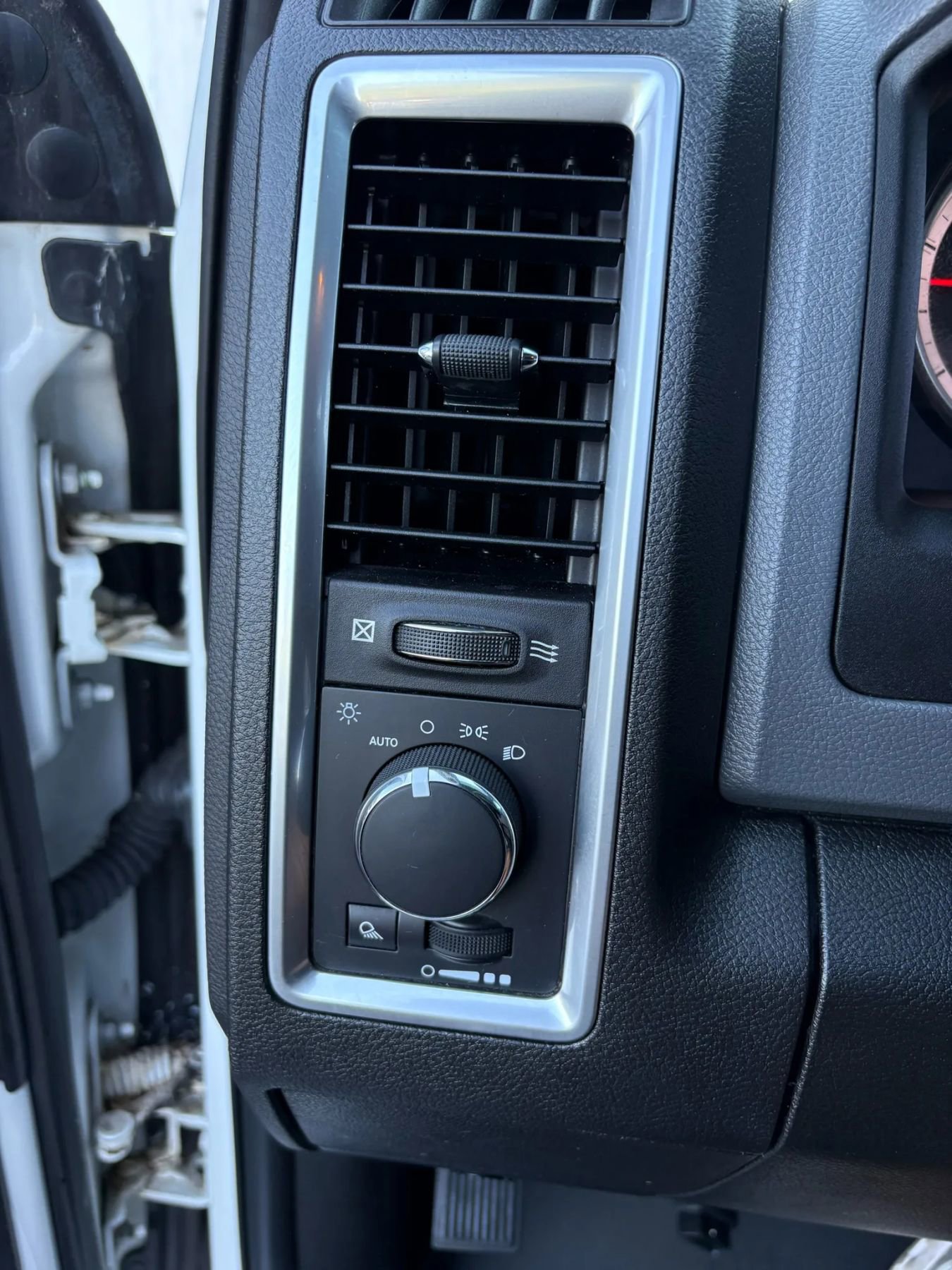 Used 2018 RAM 2500 SLT image 18