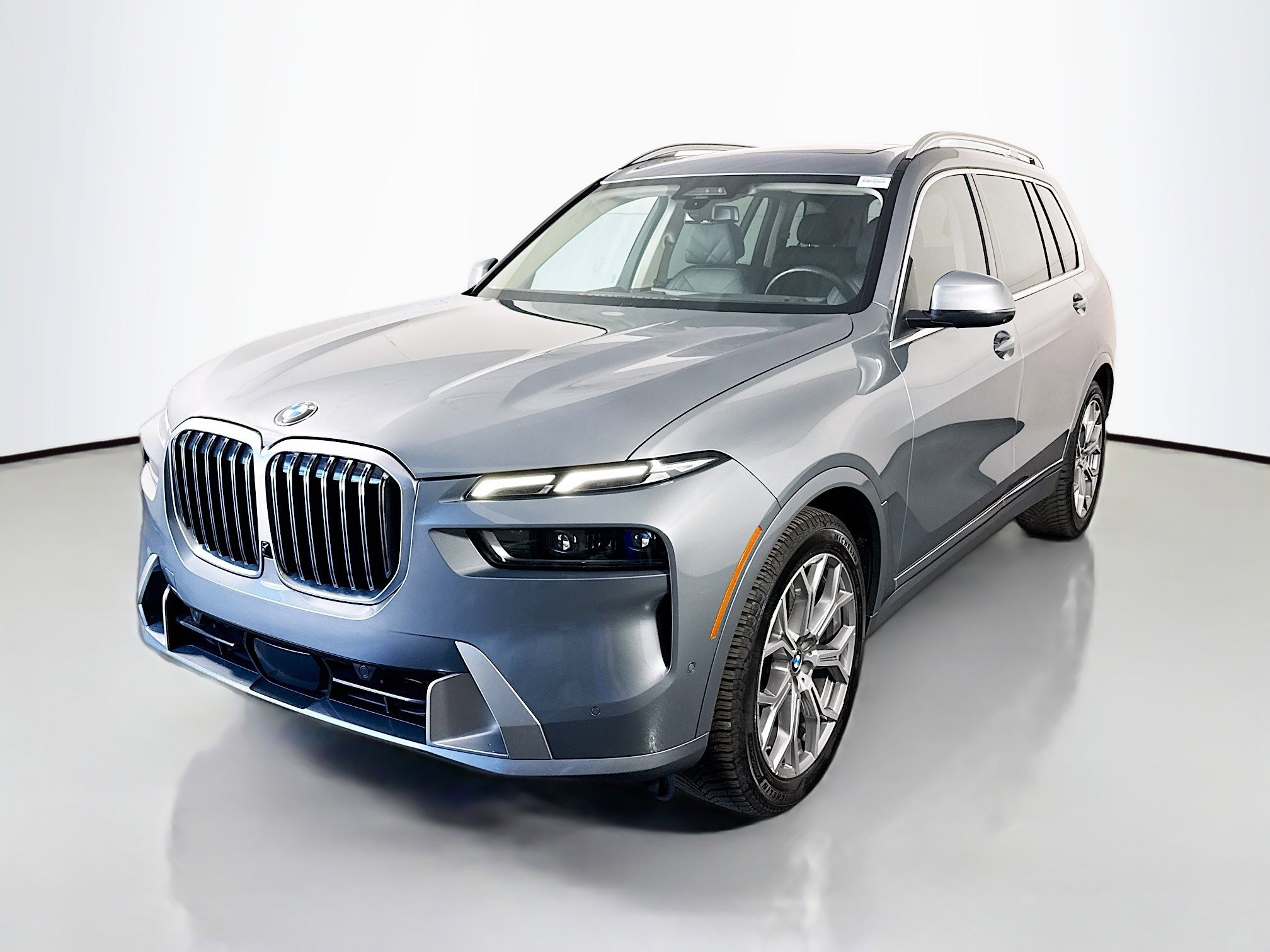 Used 2023 BMW X7 xDrive40i w/ Premium Package image 4