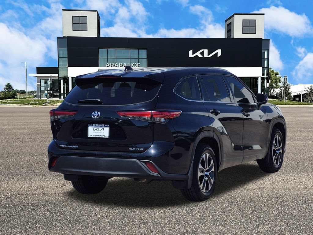 Used 2022 Toyota Highlander XLE AWD/4WD image 5