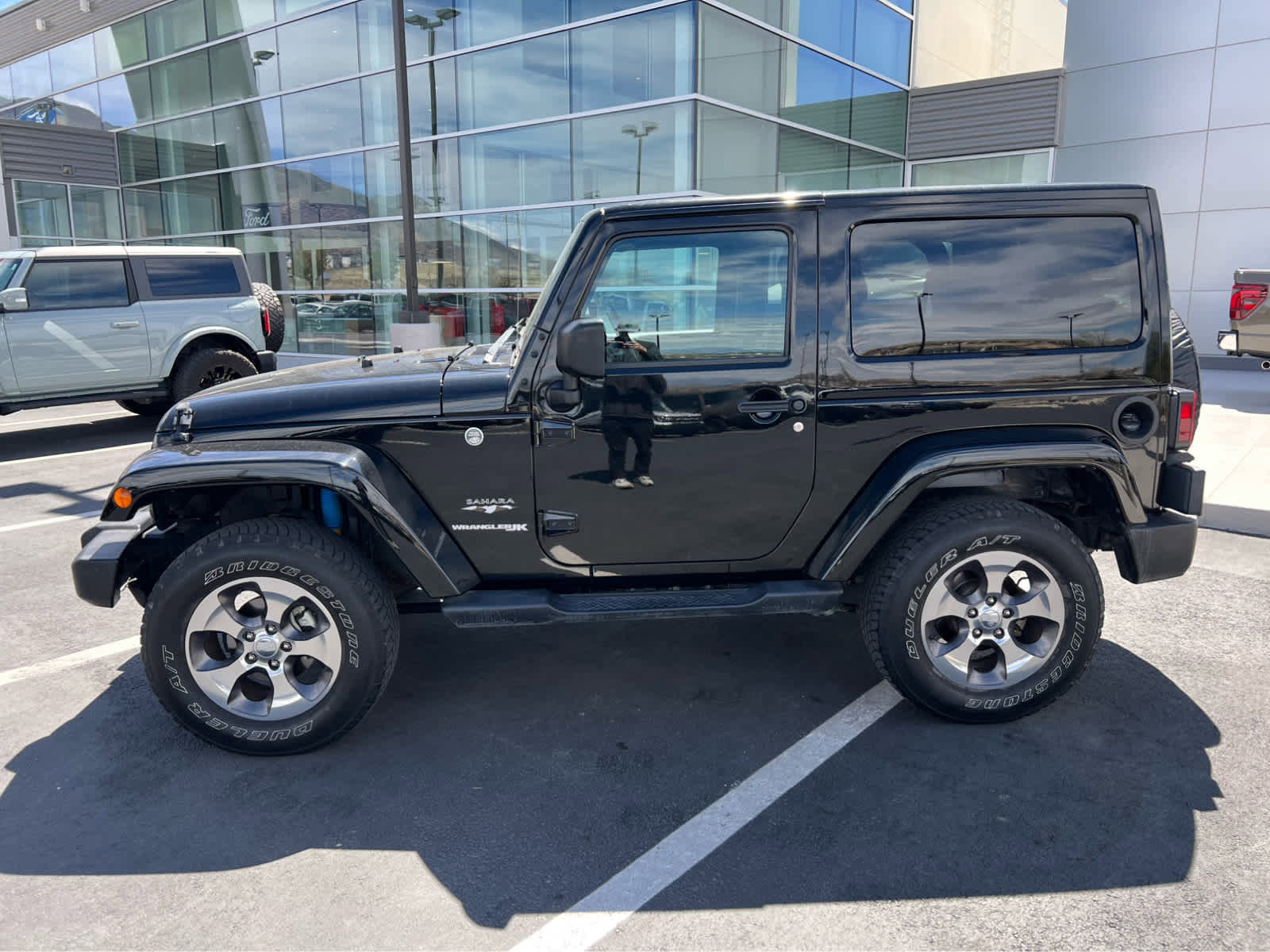 Used 2018 Jeep Wrangler Sahara w/ Connectivity Group image 12