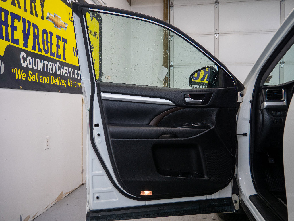 Used 2017 Toyota Highlander XLE image 10