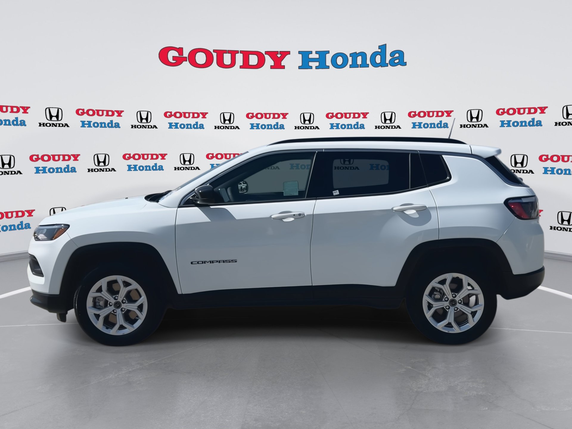 Used 2025 Jeep Compass Latitude AWD/4WD image 5