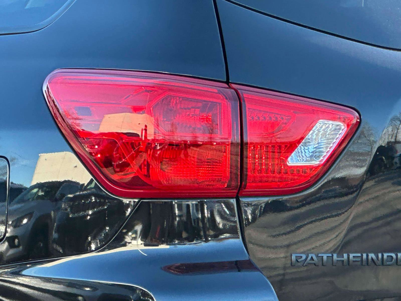 Used 2019 Nissan Pathfinder SL image 9