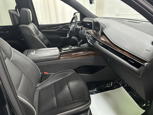 Used 2021 Cadillac Escalade Premium Luxury w/ Performance Package AWD/4WD image 19