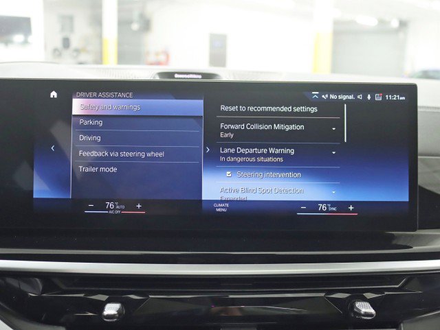 Used 2023 BMW X7 M60i w/ Executive Package image 25