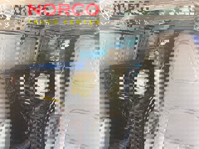 Used 2018 Chevrolet Express 2500 image 25