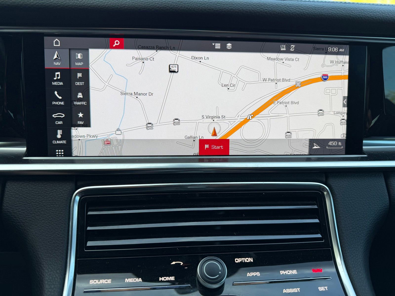 Used 2020 Porsche Panamera 4 image 21