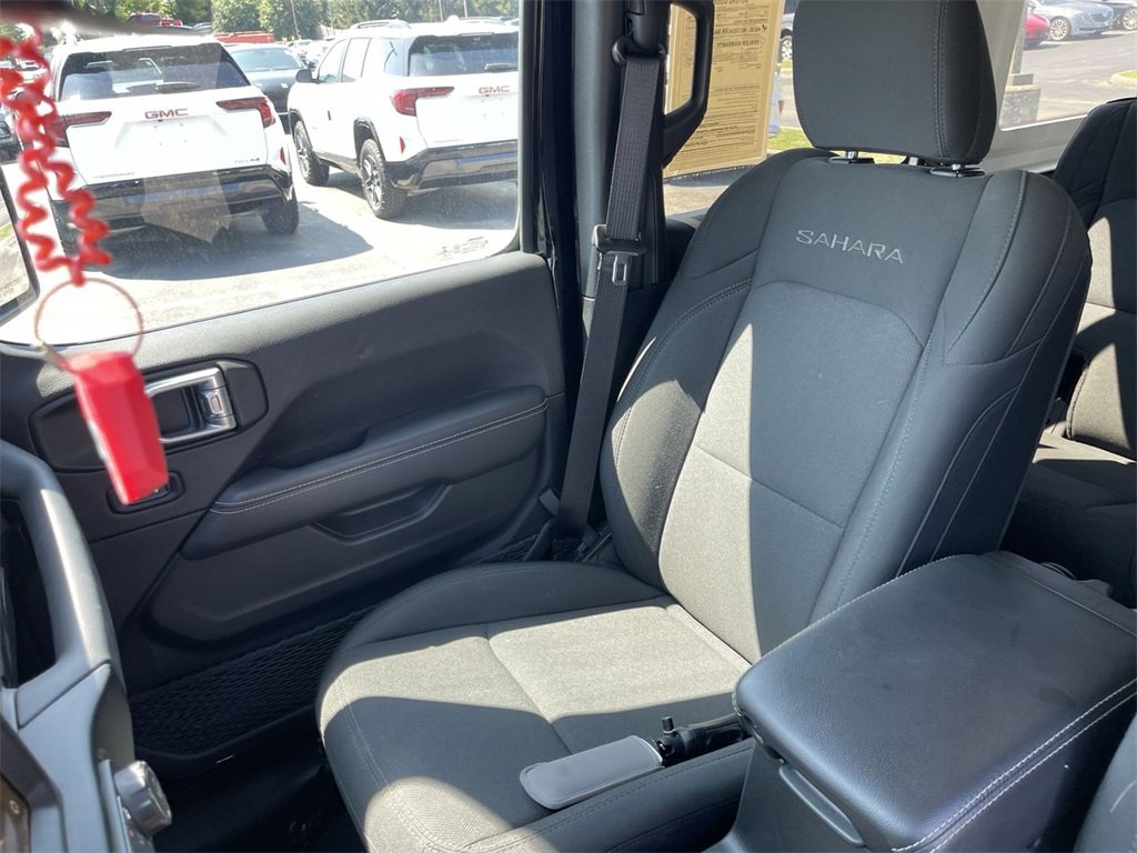 Used 2022 Jeep Wrangler Unlimited Sahara image 24