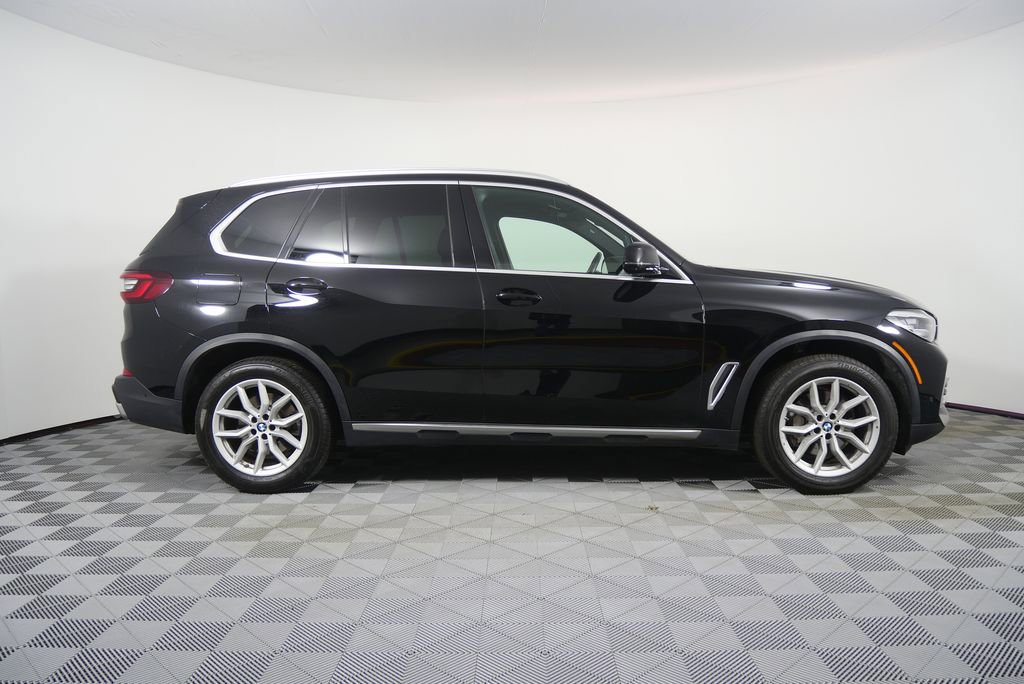 Certified 2022 BMW X5 xDrive40i w/ Premium Package image 2