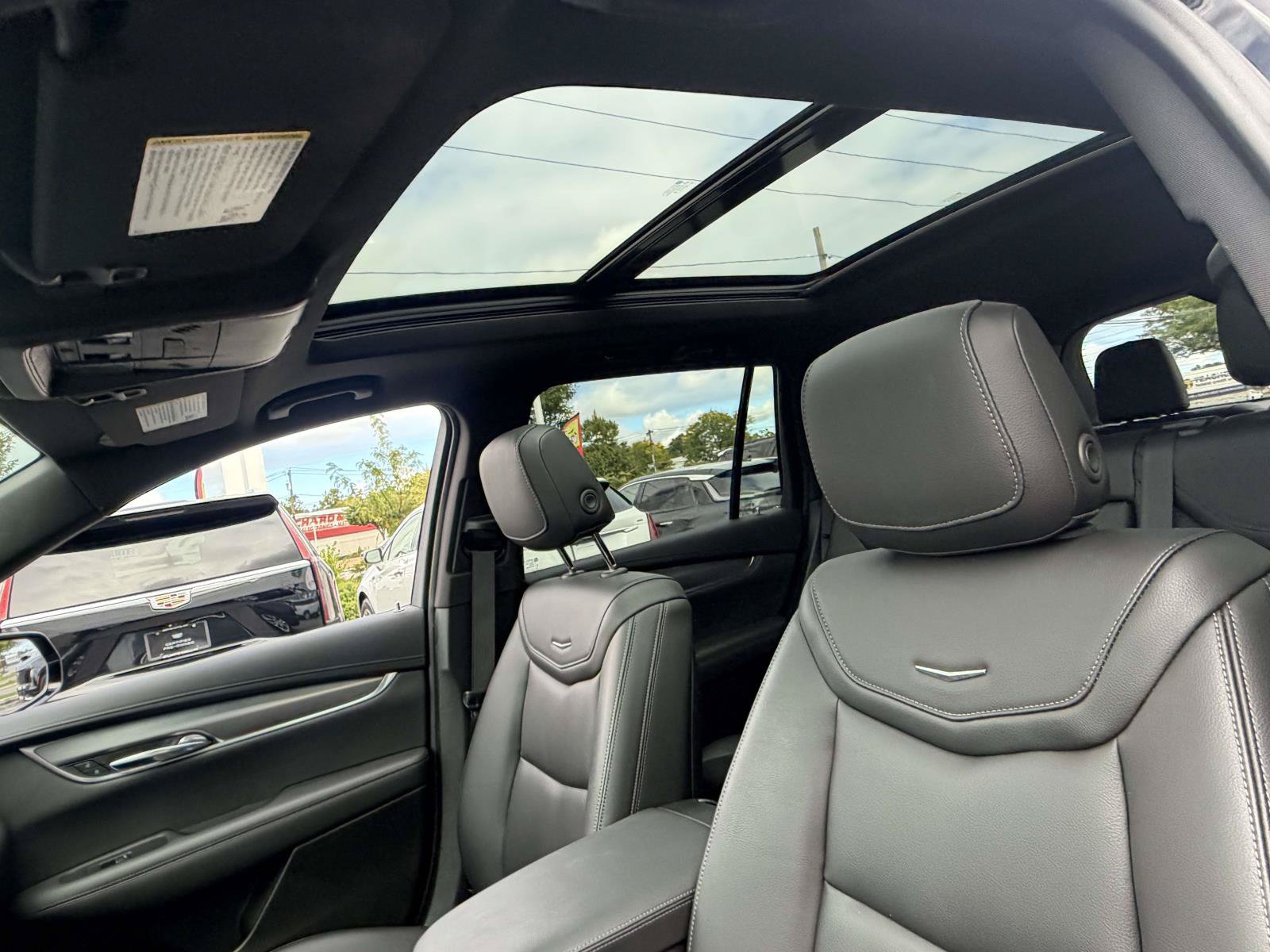 Certified 2024 Cadillac XT6 Luxury w/ LPO, Floor Liner Package AWD/4WD image 11