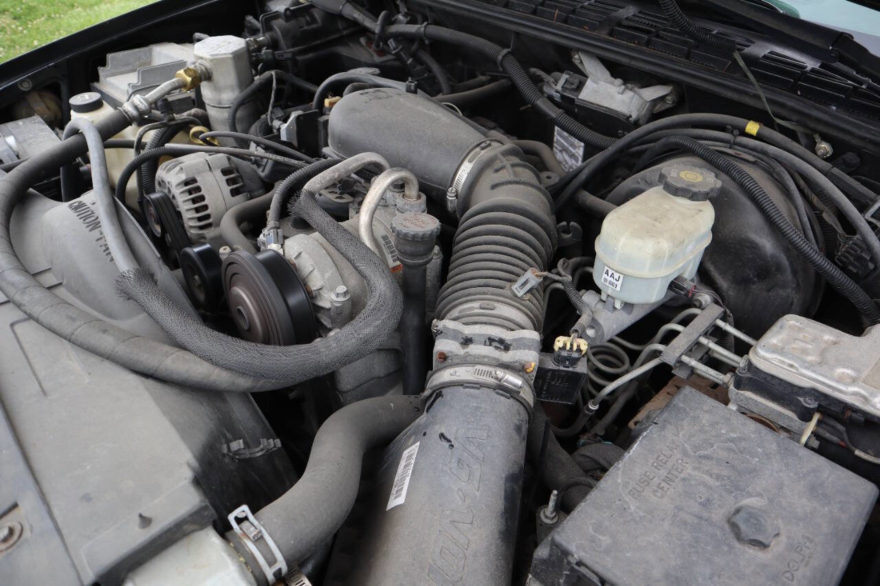 Used 2003 Chevrolet S10 Pickup LS w/ LS Preferred Equipment Group AWD/4WD image 32