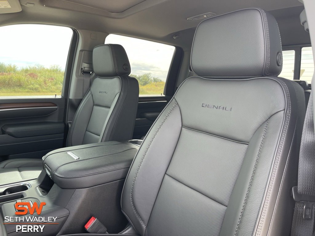 New 2025 GMC Sierra 2500 Denali w/ Denali Reserve Package image 9