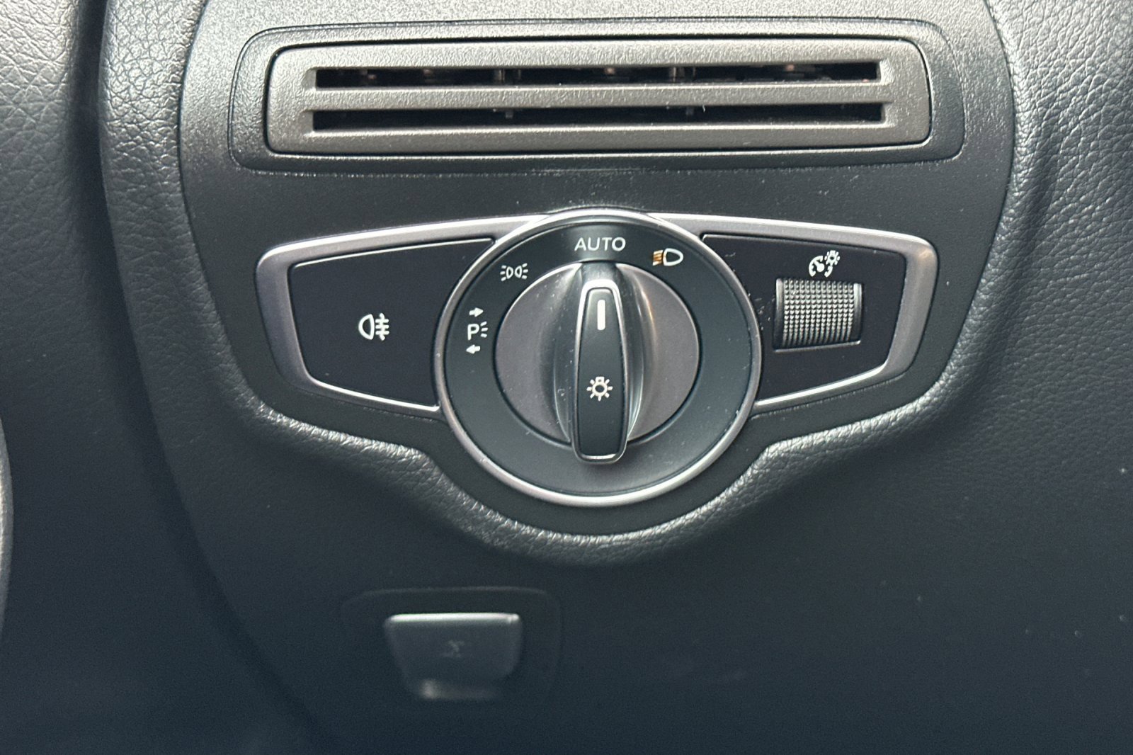 Used 2020 Mercedes-Benz GLC 350e GLC 350e image 32