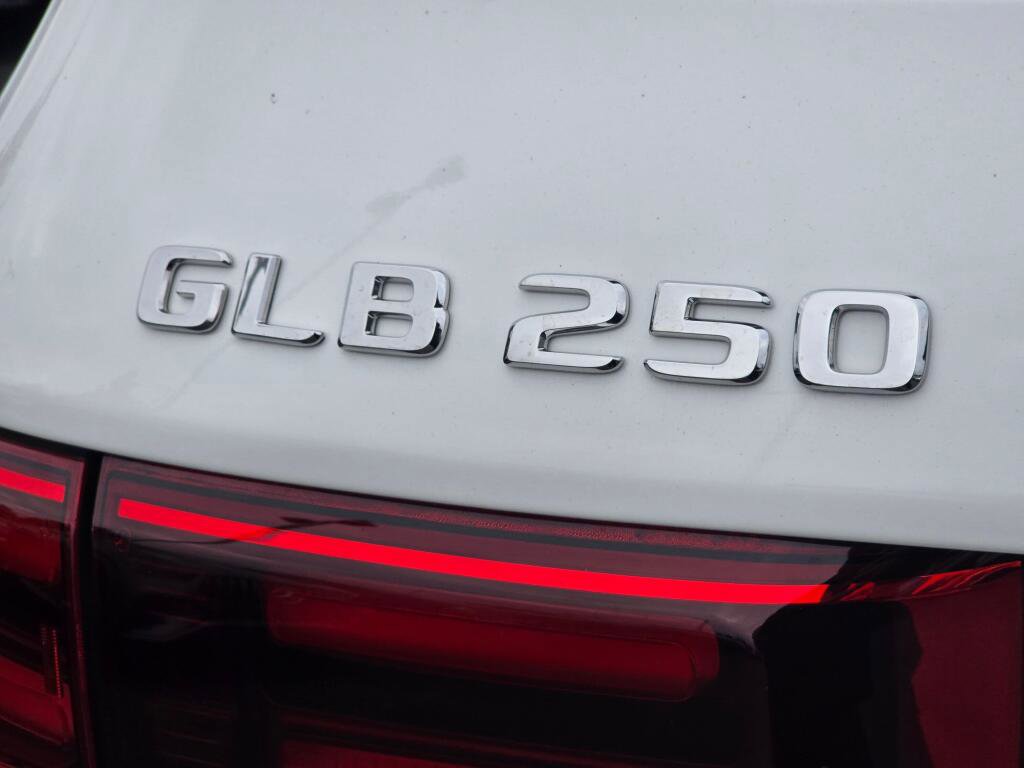 New 2026 Mercedes-Benz GLB 250 4MATIC image 33