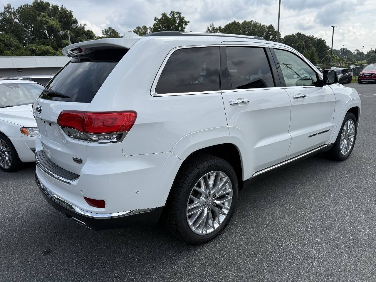 Used 2018 Jeep Grand Cherokee Summit AWD/4WD image 4