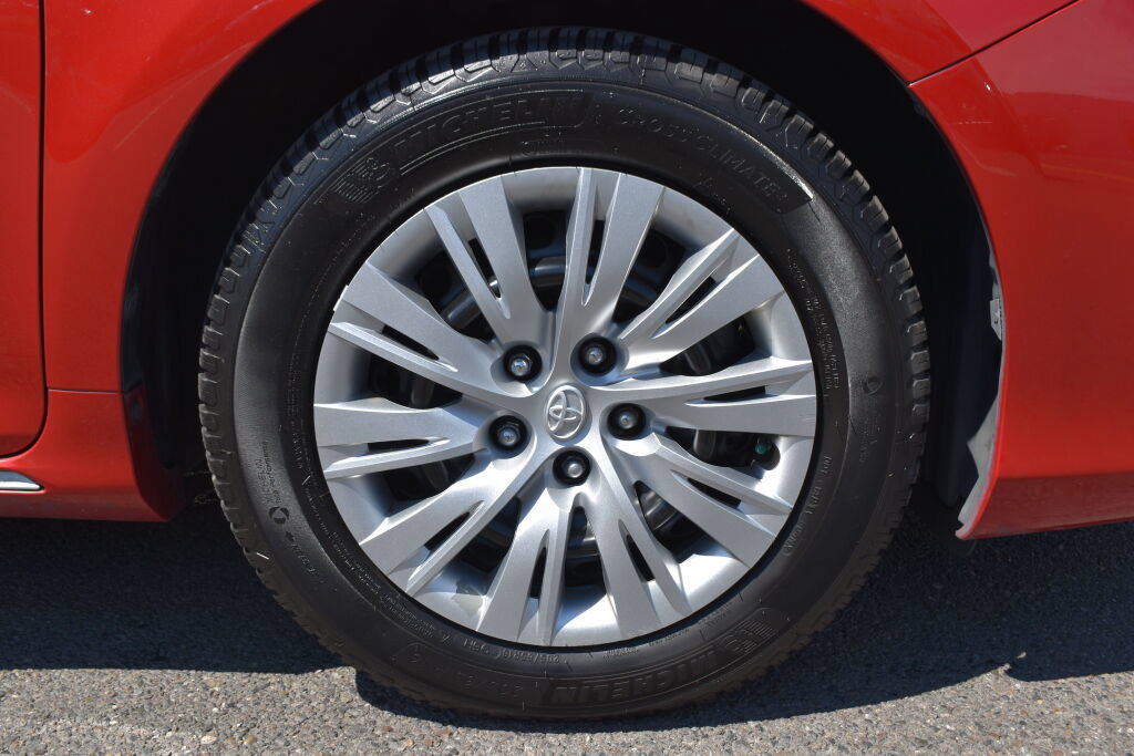 Used 2012 Toyota Camry LE FWD image 28