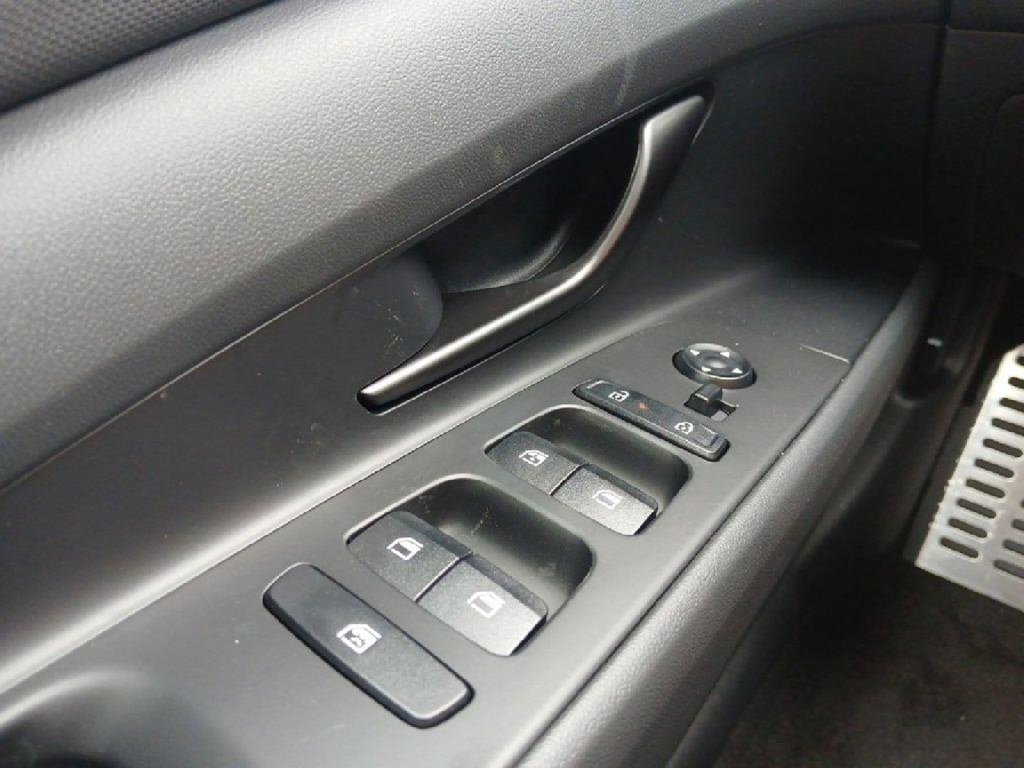 New 2026 Hyundai Elantra SEL Sport FWD image 18