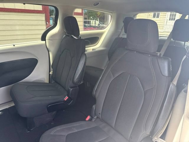 Used 2019 Chrysler Pacifica Touring Plus w/ Advanced Safetytec Group FWD image 13