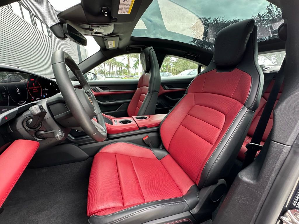 Used 2025 Porsche Taycan image 5