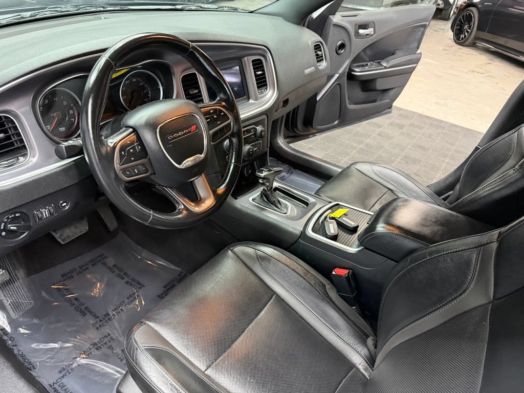 Used 2020 Dodge Charger SXT w/ Leather Interior Group RWD image 31
