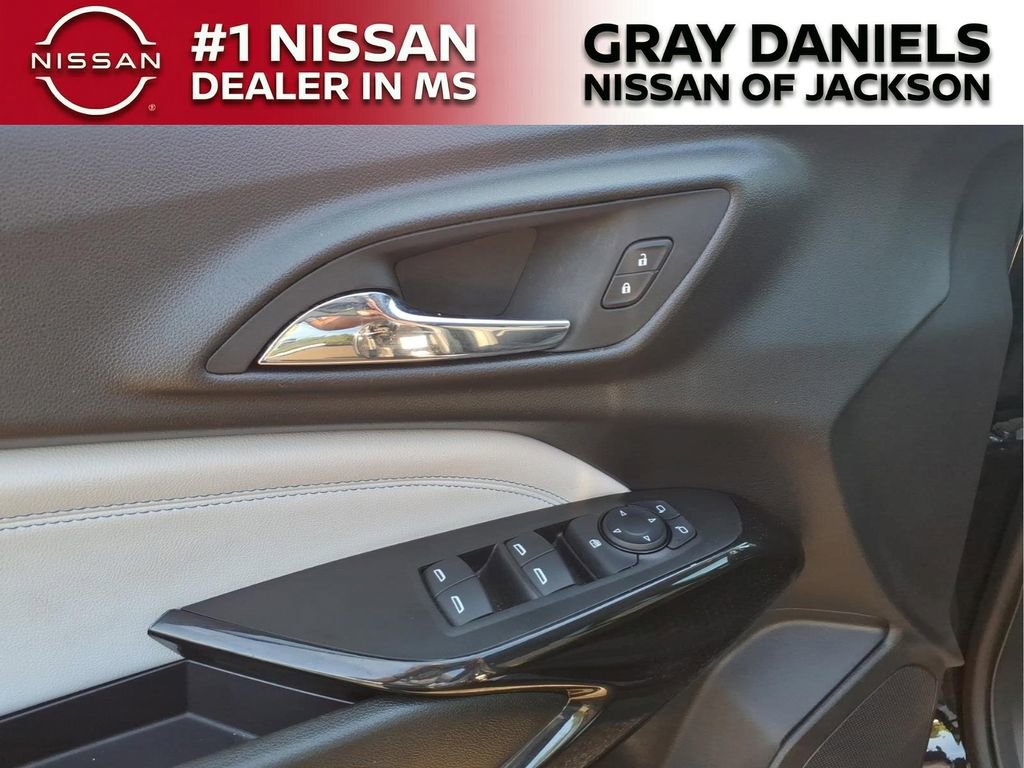 Used 2025 Chevrolet Trax LT w/ LT Convenience Package FWD image 11