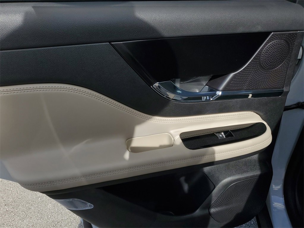 New 2026 Lincoln Corsair Grand Touring image 9