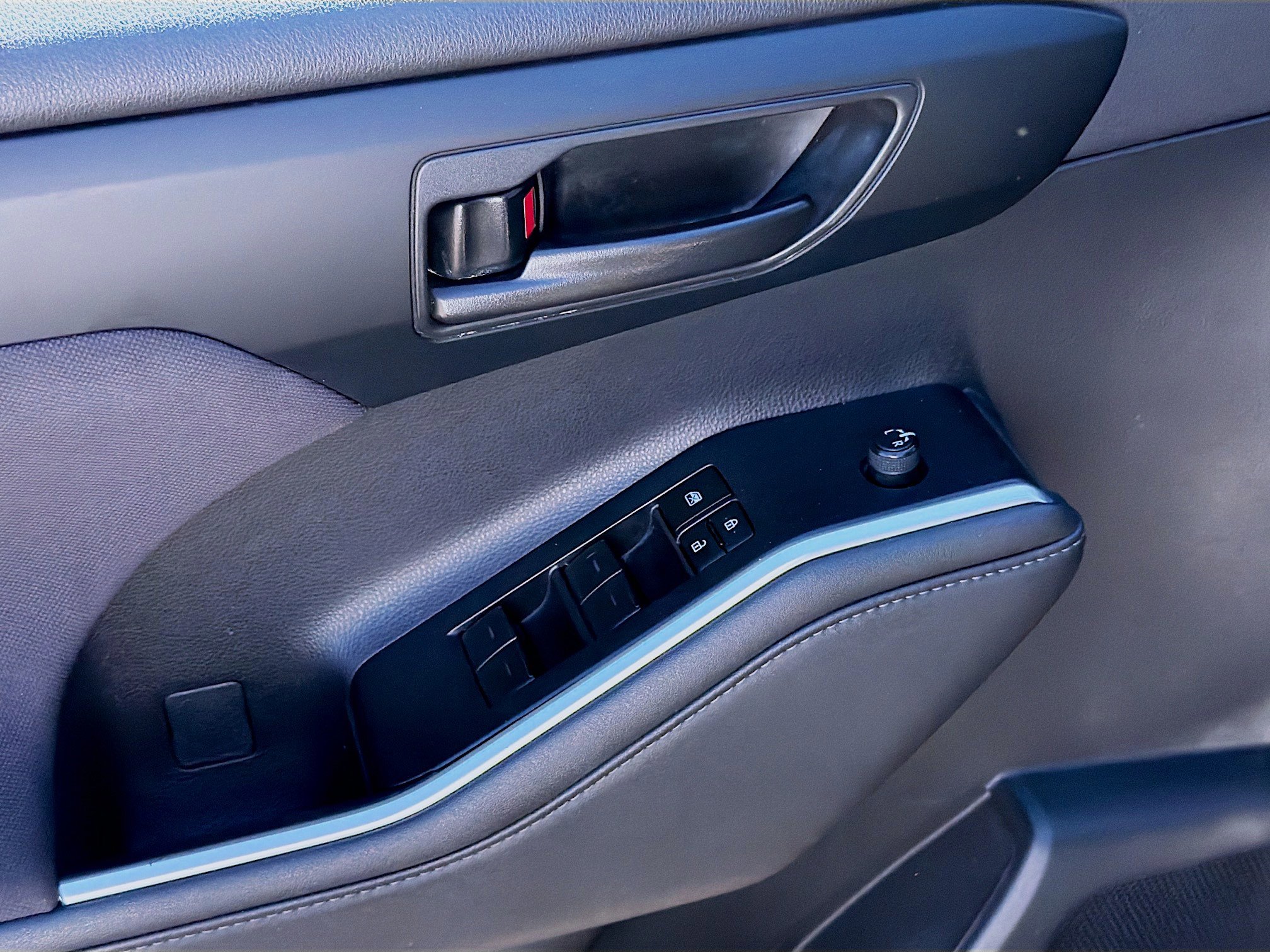 Used 2023 Toyota Highlander LE image 23