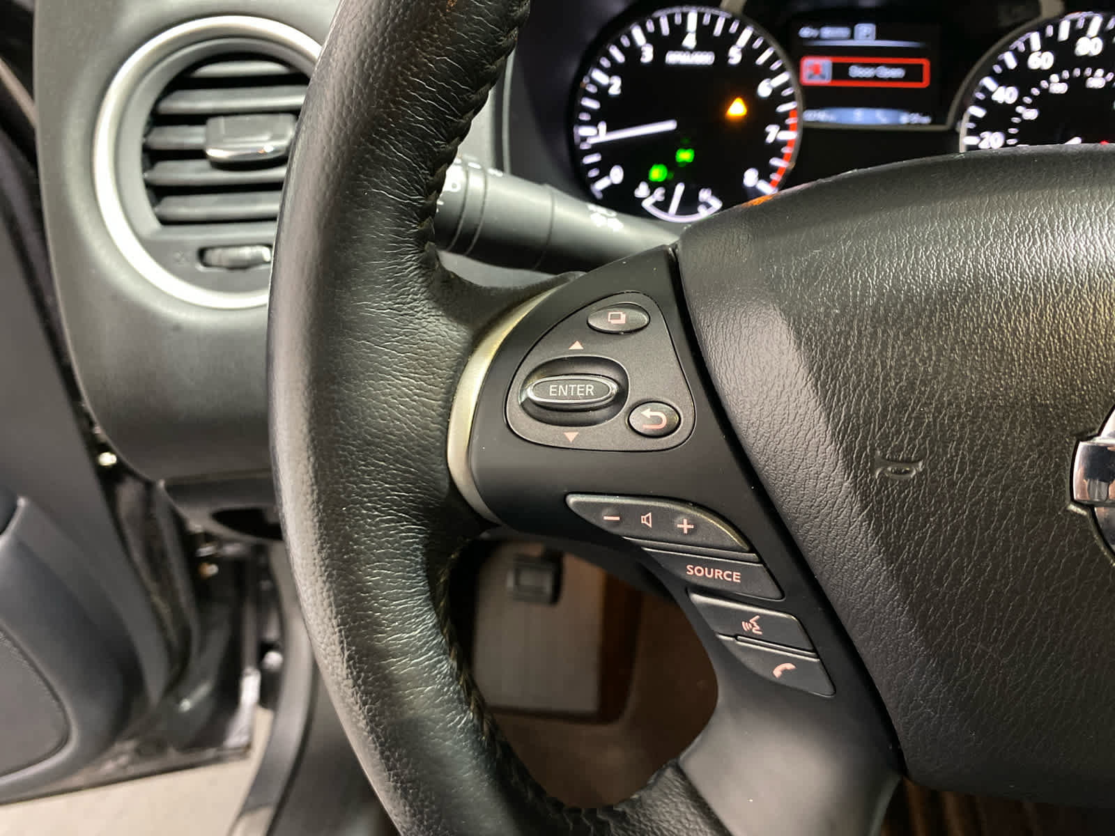 Used 2018 Nissan Pathfinder SL w/ Midnight Edition Package image 14