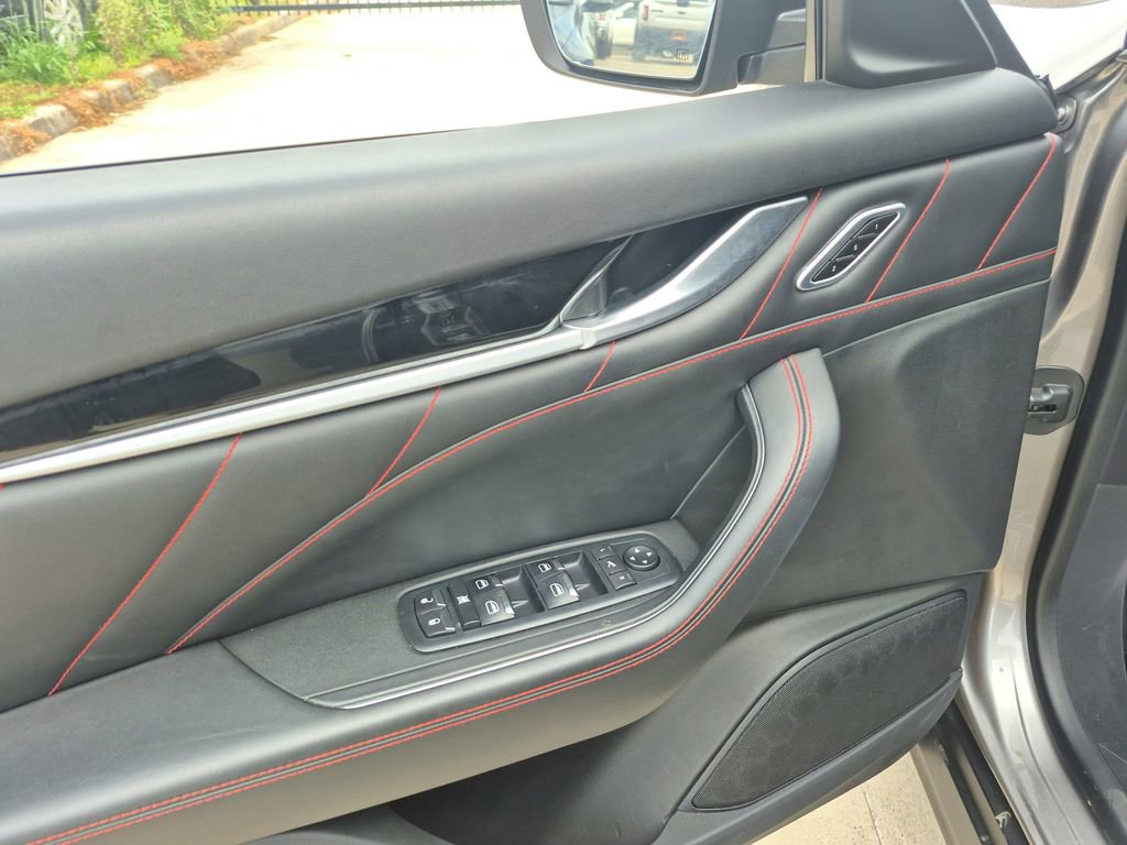 Used 2021 Maserati Levante AWD/4WD image 19