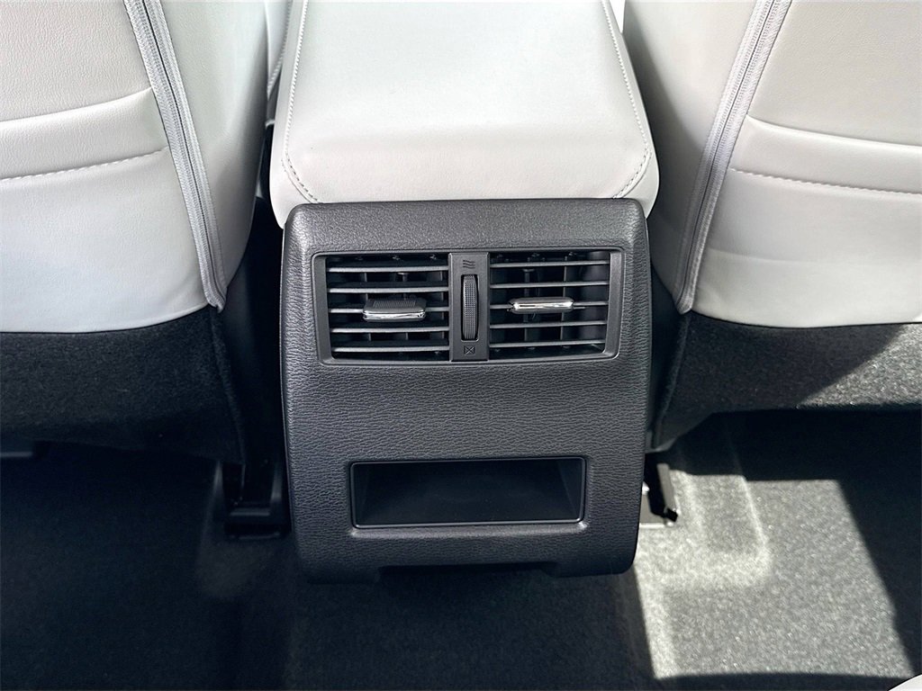 New 2025 Mitsubishi Outlander SE image 27